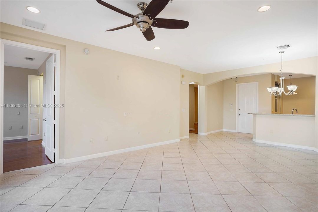 For Sale: $420,000 (2 beds, 2 baths, 1174 Square Feet)