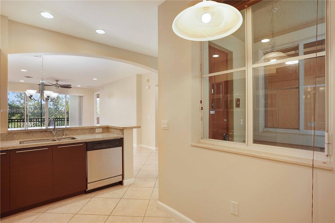 For Sale: $420,000 (2 beds, 2 baths, 1174 Square Feet)