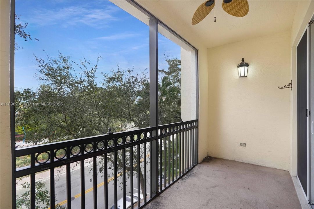 For Sale: $420,000 (2 beds, 2 baths, 1174 Square Feet)