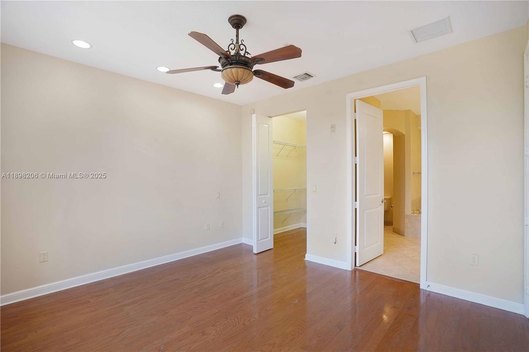 For Sale: $420,000 (2 beds, 2 baths, 1174 Square Feet)