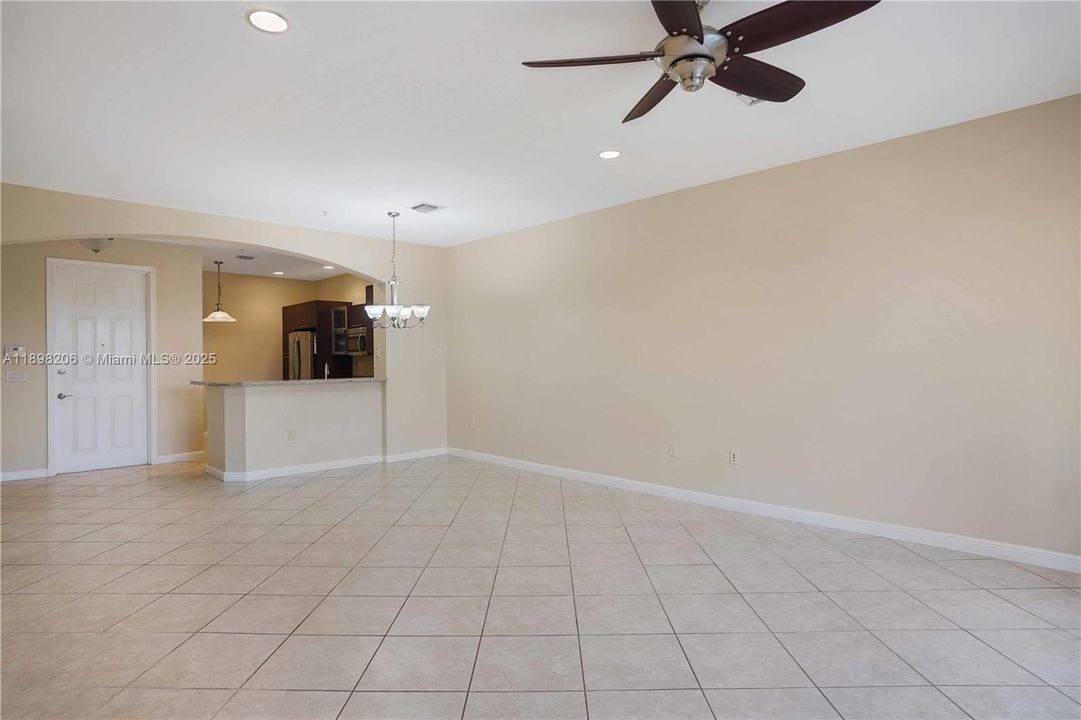 For Sale: $420,000 (2 beds, 2 baths, 1174 Square Feet)