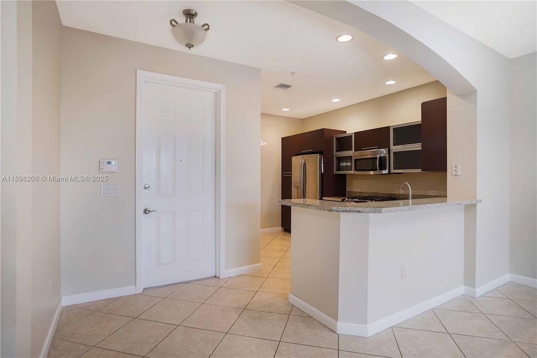 For Sale: $420,000 (2 beds, 2 baths, 1174 Square Feet)