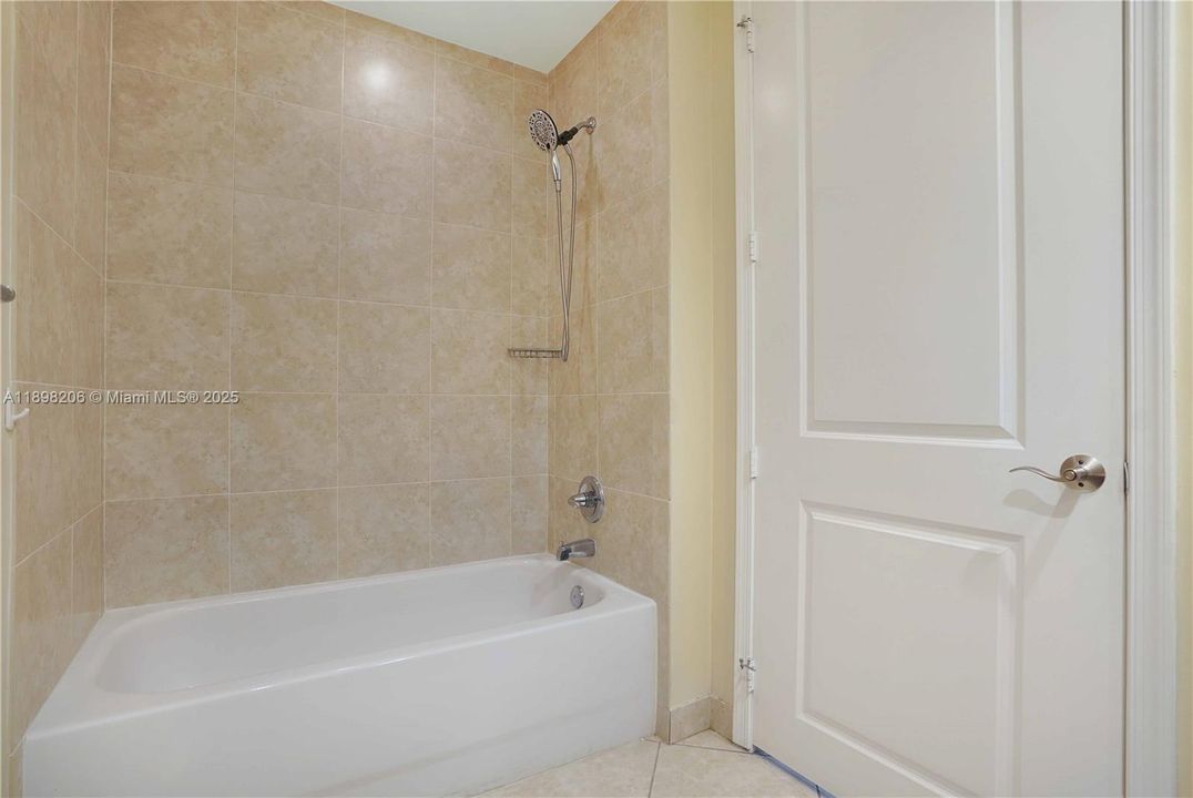 For Sale: $420,000 (2 beds, 2 baths, 1174 Square Feet)