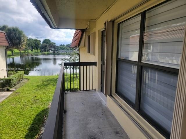 For Rent: $2,200 (2 beds, 2 baths, 754 Square Feet)