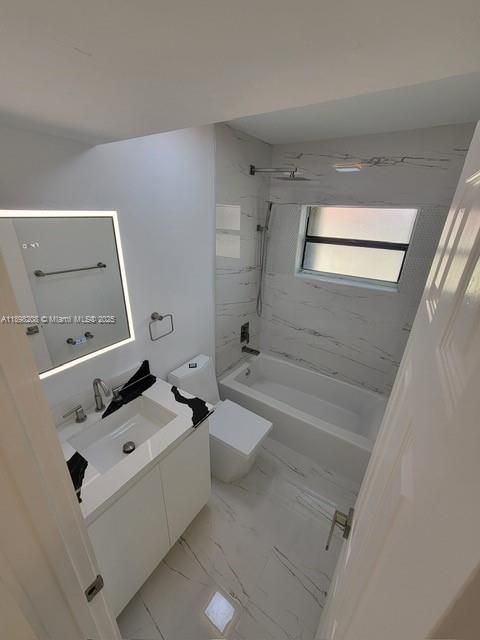 For Rent: $2,200 (2 beds, 2 baths, 754 Square Feet)