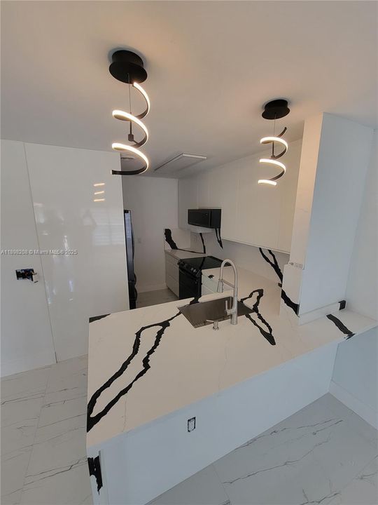 For Rent: $2,200 (2 beds, 2 baths, 754 Square Feet)