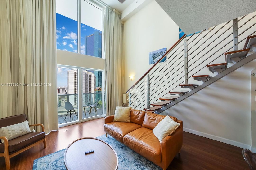 For Sale: $488,000 (1 beds, 1 baths, 952 Square Feet)