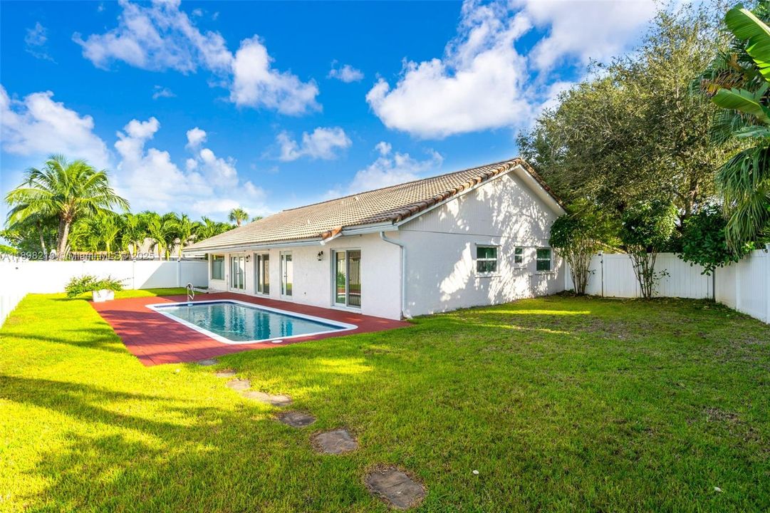 最近租的: $4,700 (3 贝兹, 2 浴室, 1936 平方英尺)