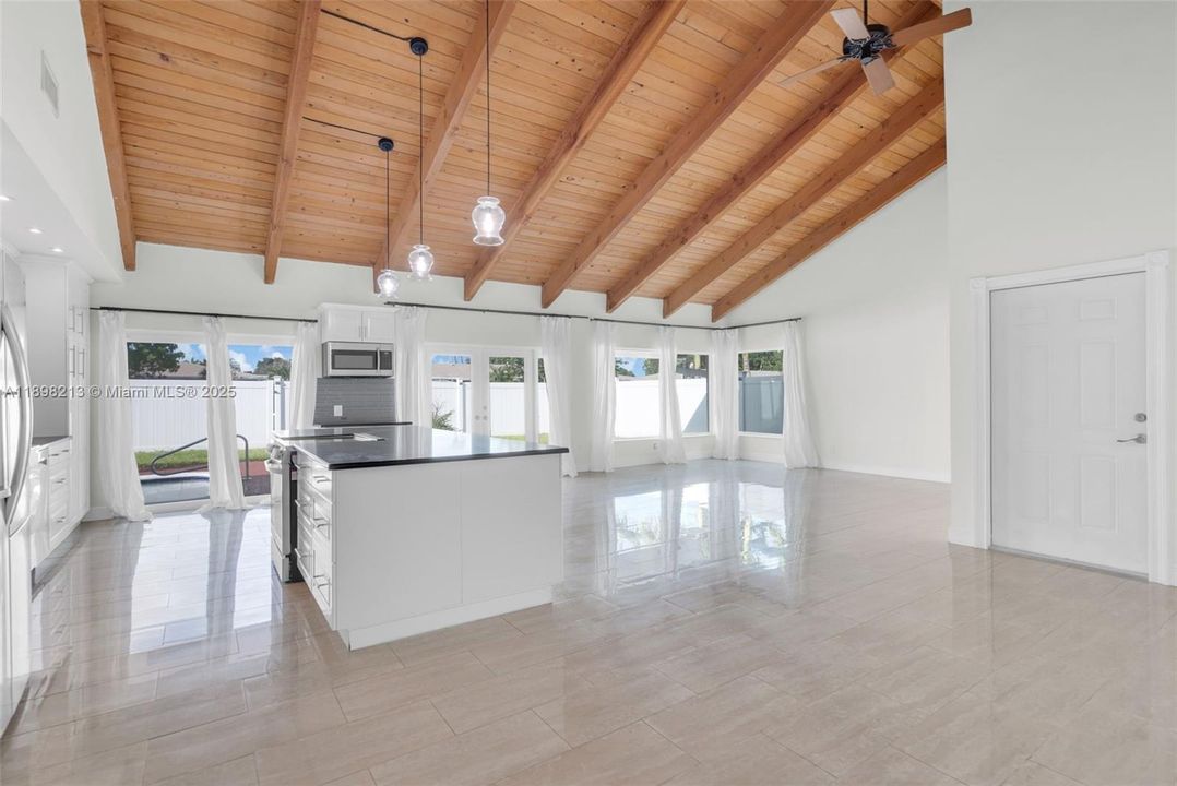 最近租的: $4,700 (3 贝兹, 2 浴室, 1936 平方英尺)