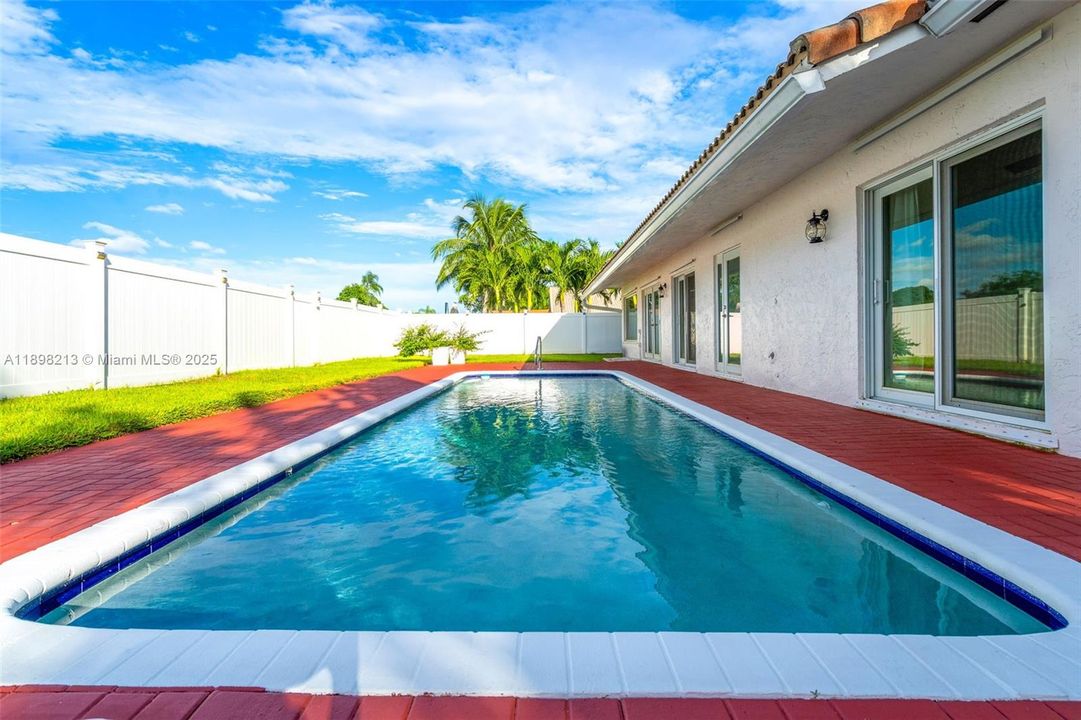 最近租的: $4,700 (3 贝兹, 2 浴室, 1936 平方英尺)