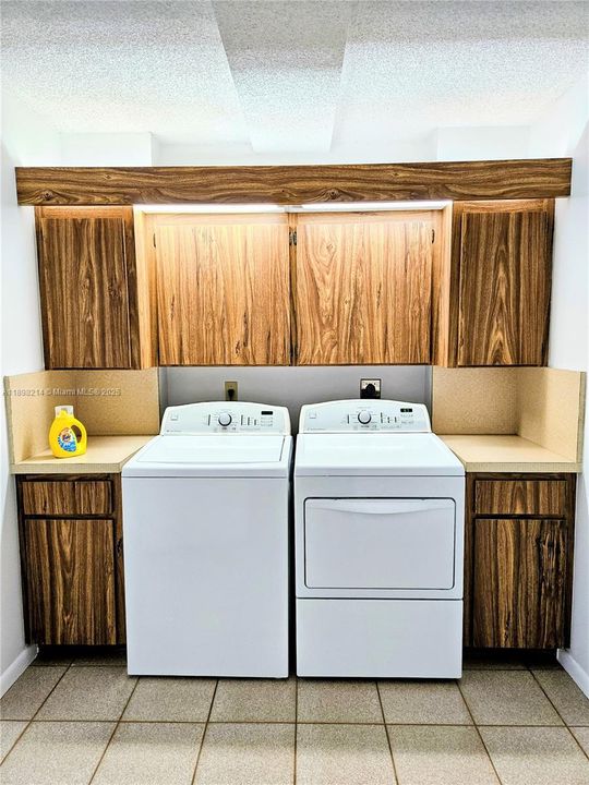 For Sale: $229,500 (2 beds, 2 baths, 1385 Square Feet)