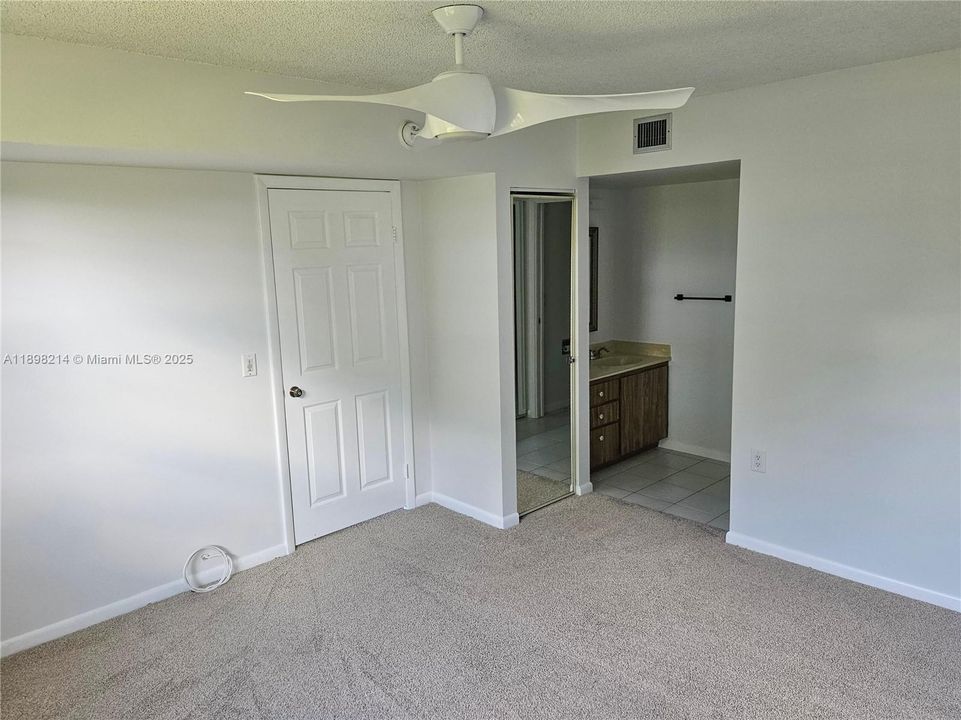 For Sale: $229,500 (2 beds, 2 baths, 1385 Square Feet)