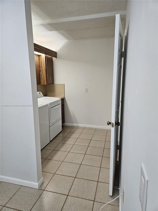 For Sale: $229,500 (2 beds, 2 baths, 1385 Square Feet)