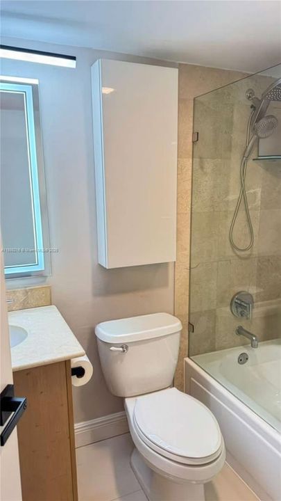 Под контрактом: $490,000 (0 спален, 1 ванн, 481 Квадратных фут)