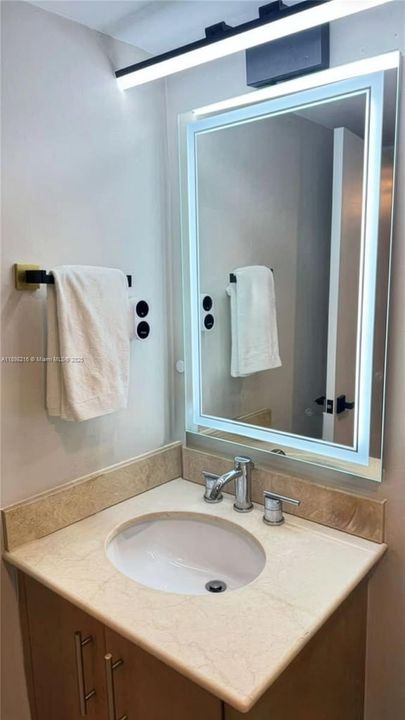 Под контрактом: $490,000 (0 спален, 1 ванн, 481 Квадратных фут)