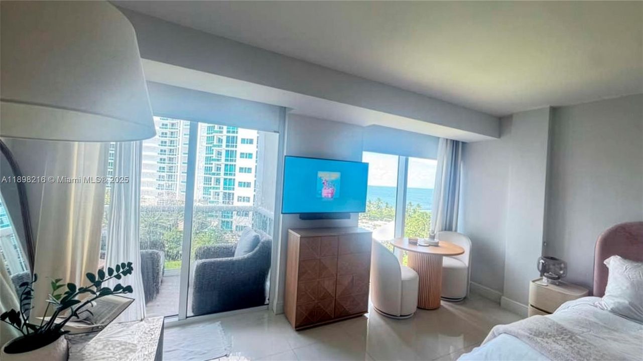 Под контрактом: $490,000 (0 спален, 1 ванн, 481 Квадратных фут)