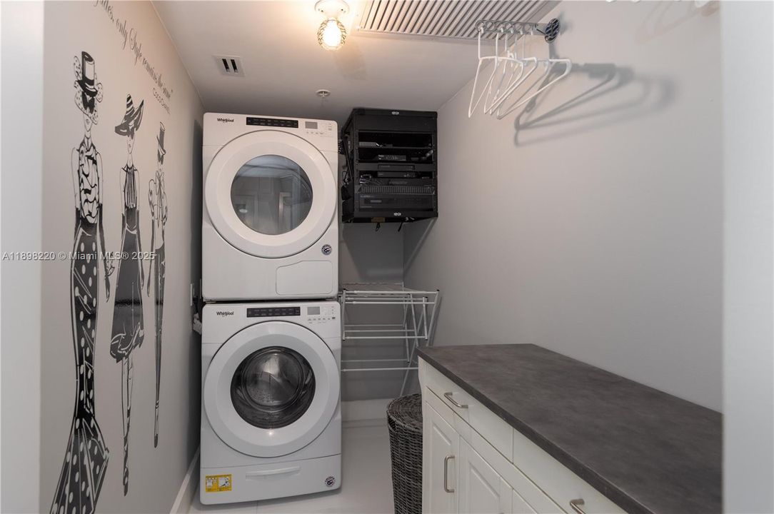 待售: $3,449,000 (4 贝兹, 4 浴室, 2565 平方英尺)