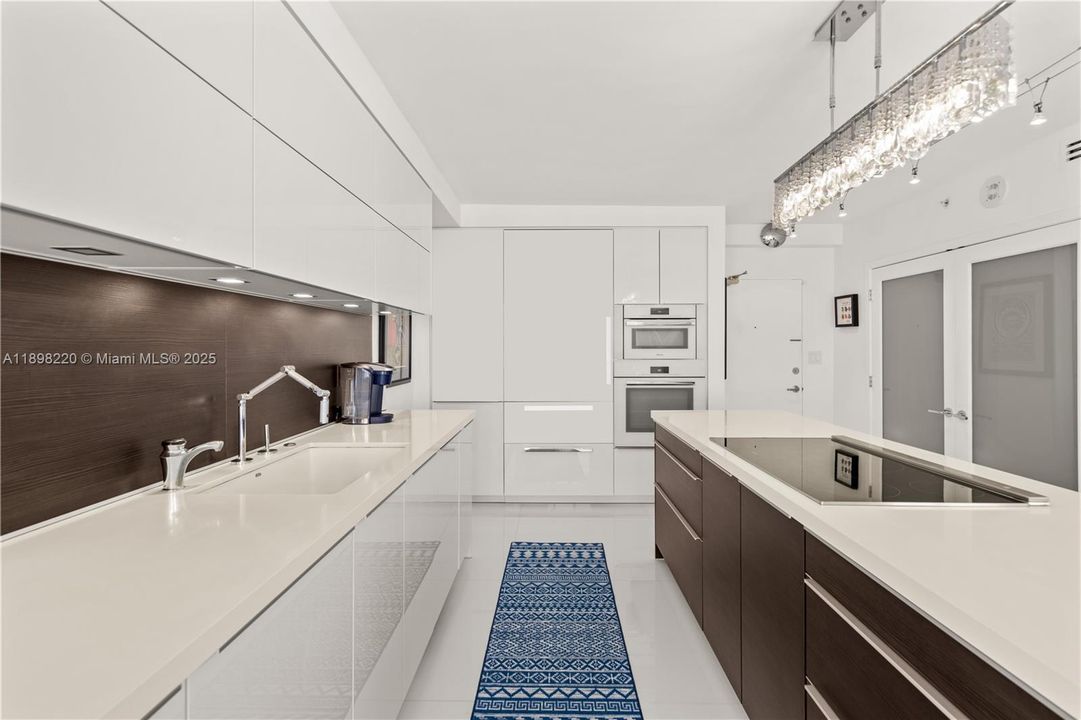 待售: $3,449,000 (4 贝兹, 4 浴室, 2565 平方英尺)