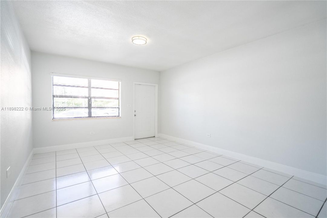 Recently Rented: $1,525 (0 beds, 1 baths, 650 Square Feet)