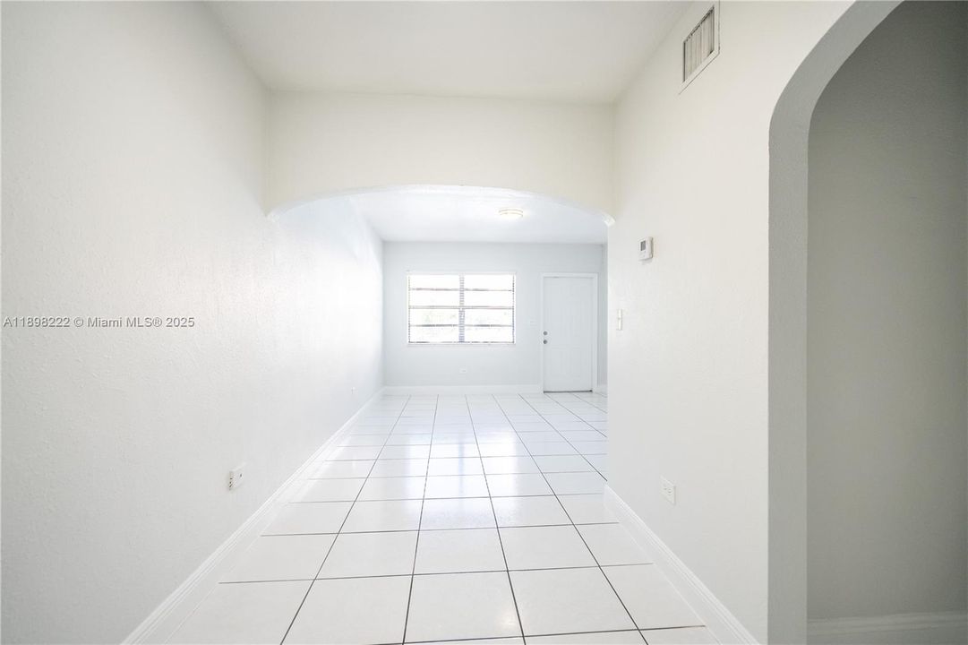 Recently Rented: $1,525 (0 beds, 1 baths, 650 Square Feet)