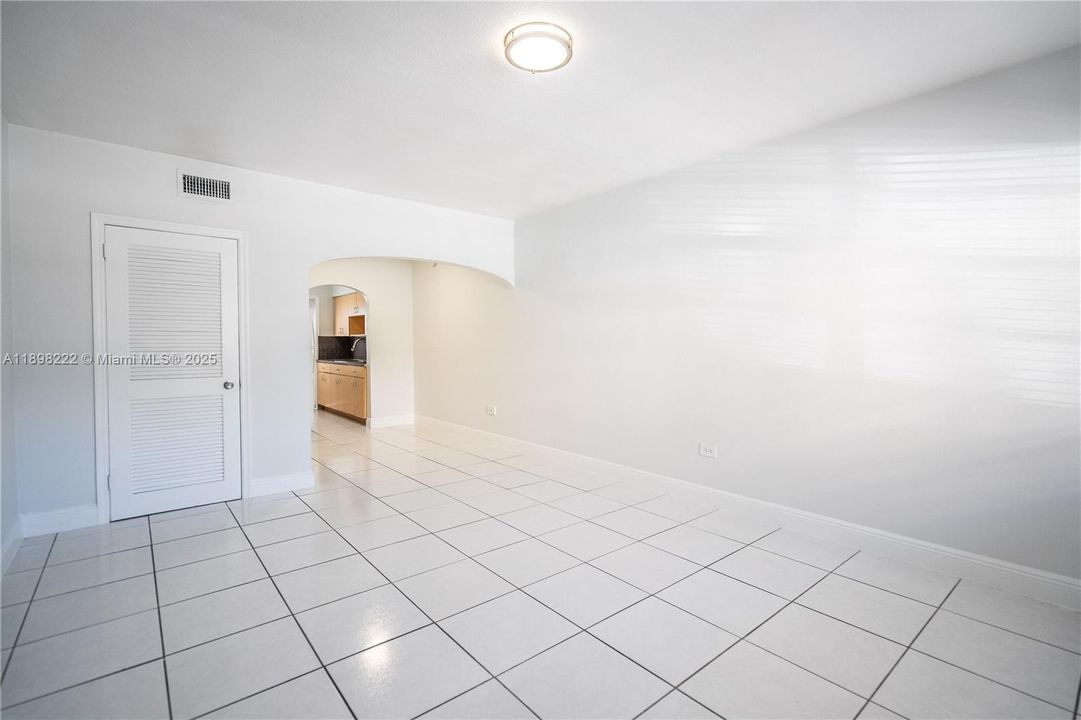 Recently Rented: $1,525 (0 beds, 1 baths, 650 Square Feet)