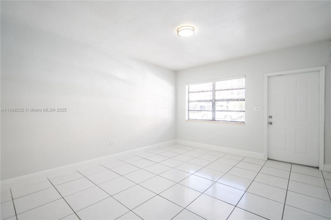 Recently Rented: $1,525 (0 beds, 1 baths, 650 Square Feet)