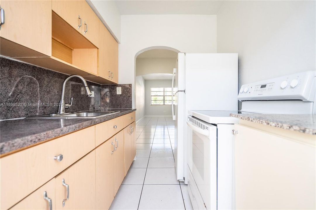 Recently Rented: $1,525 (0 beds, 1 baths, 650 Square Feet)