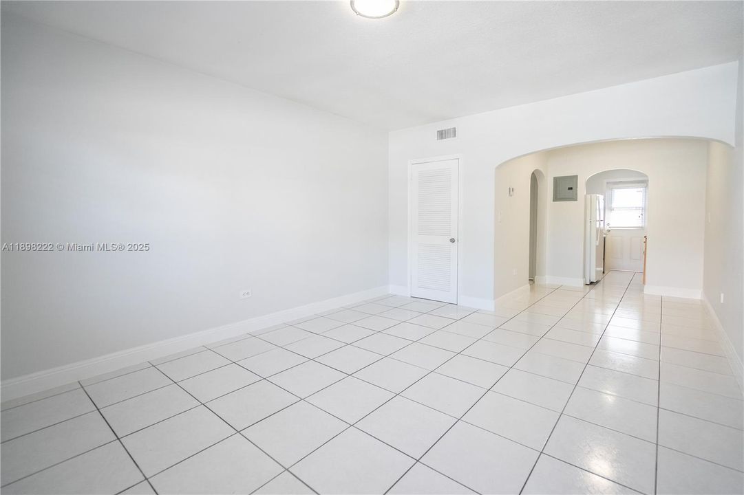 Recently Rented: $1,525 (0 beds, 1 baths, 650 Square Feet)