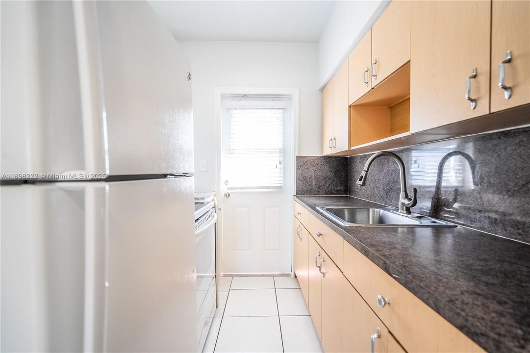 Recently Rented: $1,525 (0 beds, 1 baths, 650 Square Feet)