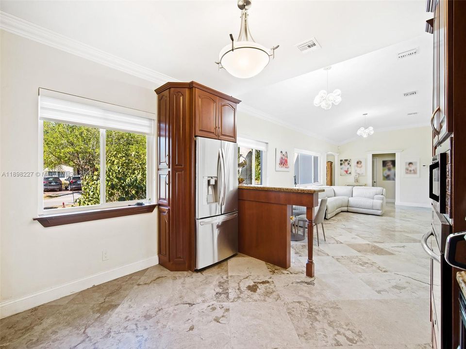 For Sale: $1,895,000 (3 beds, 2 baths, 1666 Square Feet)