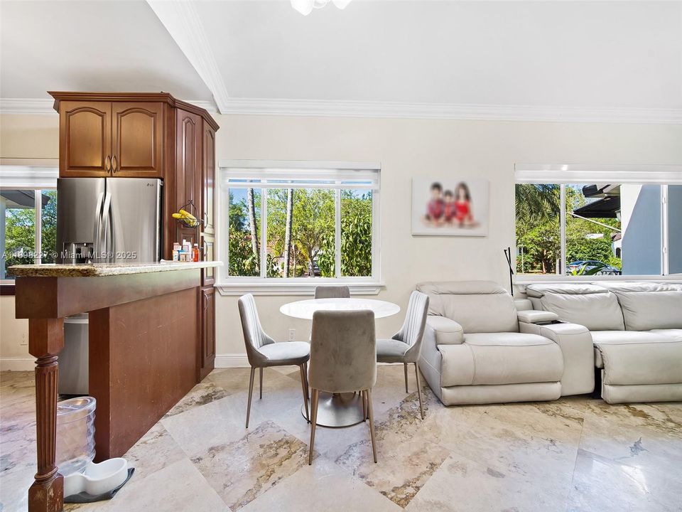 For Sale: $1,895,000 (3 beds, 2 baths, 1666 Square Feet)