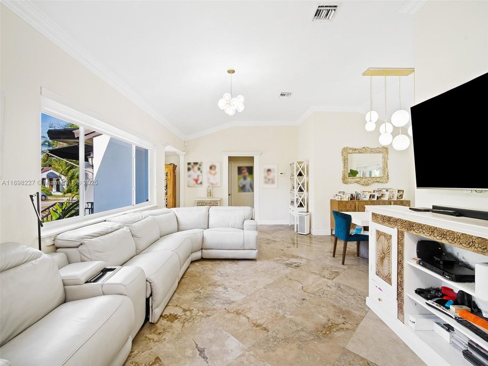 For Sale: $1,895,000 (3 beds, 2 baths, 1666 Square Feet)