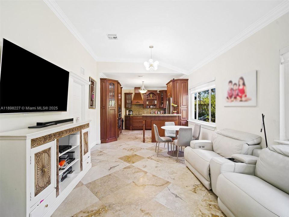 For Sale: $1,895,000 (3 beds, 2 baths, 1666 Square Feet)