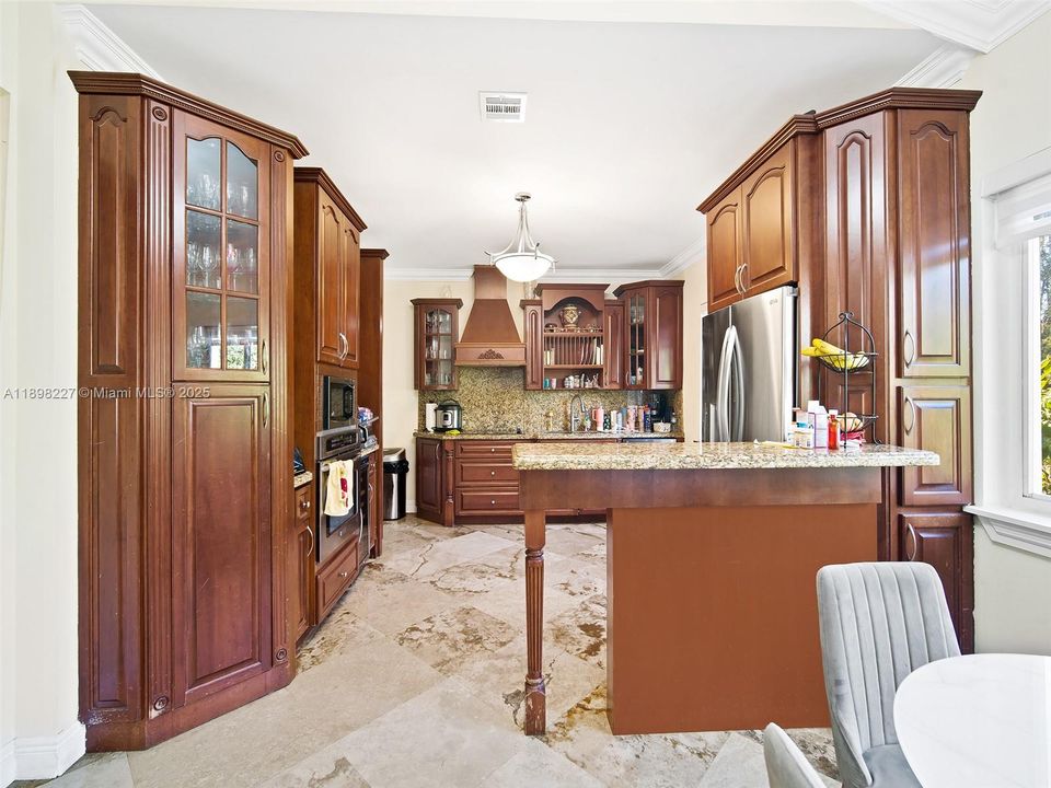 For Sale: $1,895,000 (3 beds, 2 baths, 1666 Square Feet)