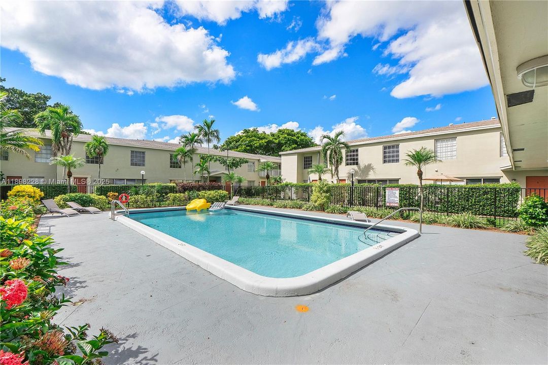 En Venta: $275,000 (4 camas, 3 baños, 2170 Pies cuadrados)