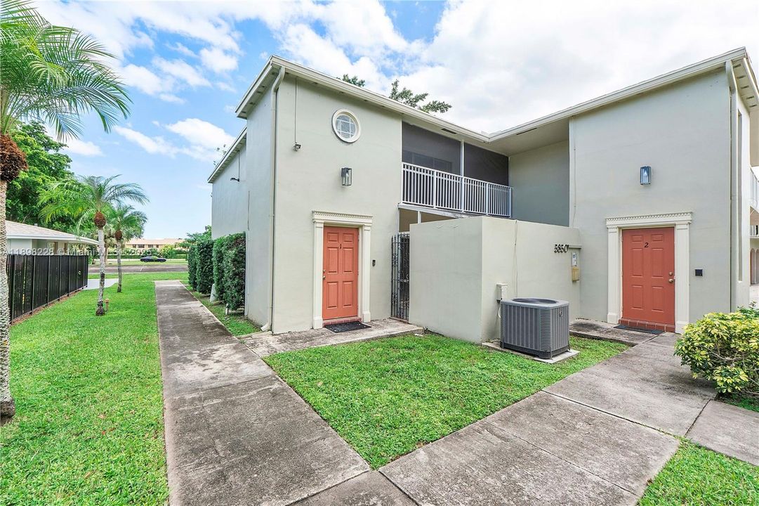 En Venta: $275,000 (4 camas, 3 baños, 2170 Pies cuadrados)