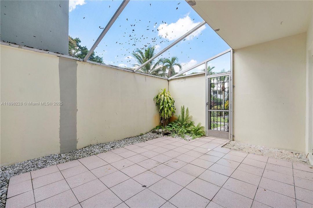 En Venta: $275,000 (4 camas, 3 baños, 2170 Pies cuadrados)