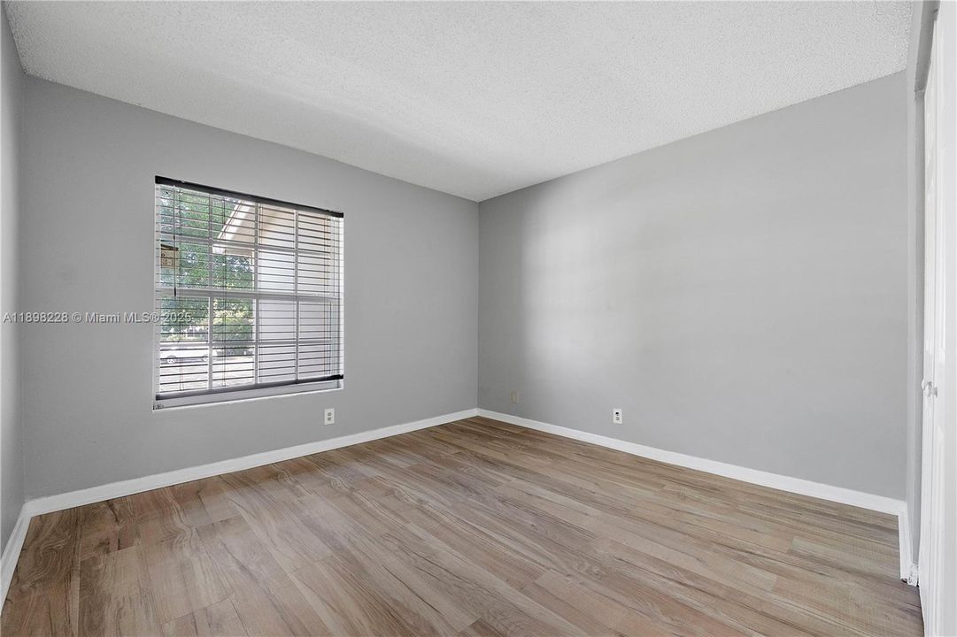 En Venta: $275,000 (4 camas, 3 baños, 2170 Pies cuadrados)