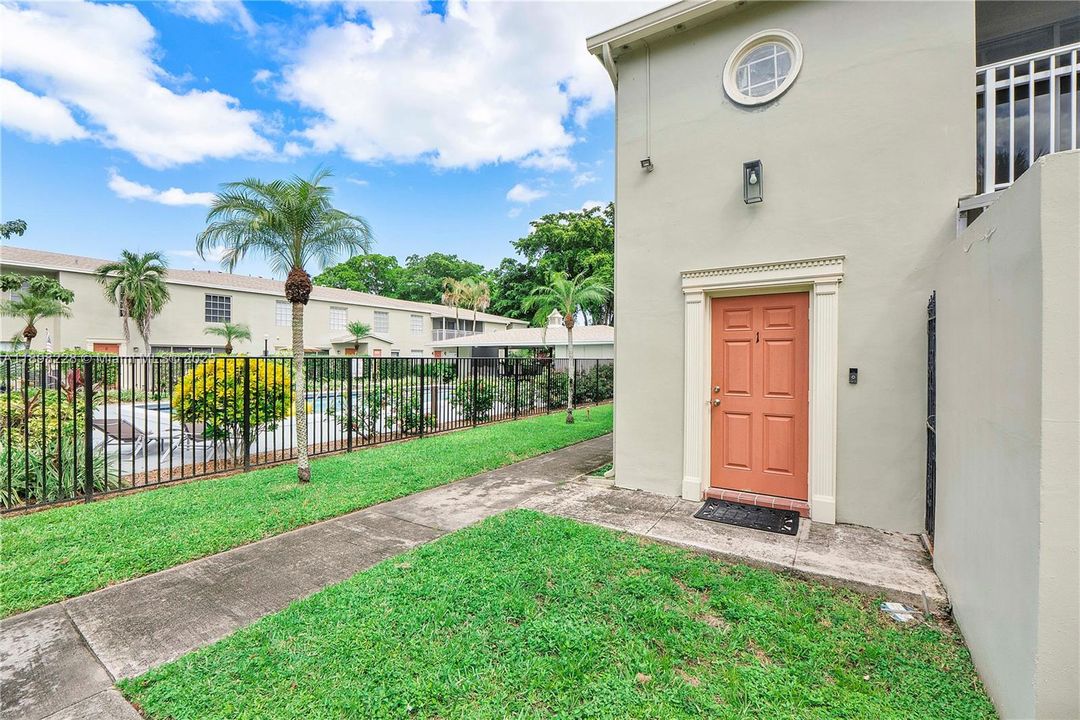 En Venta: $275,000 (4 camas, 3 baños, 2170 Pies cuadrados)