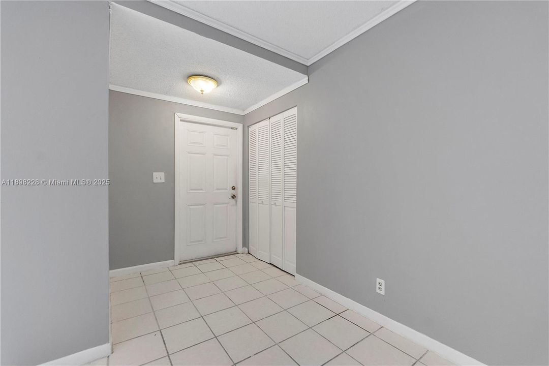 En Venta: $275,000 (4 camas, 3 baños, 2170 Pies cuadrados)