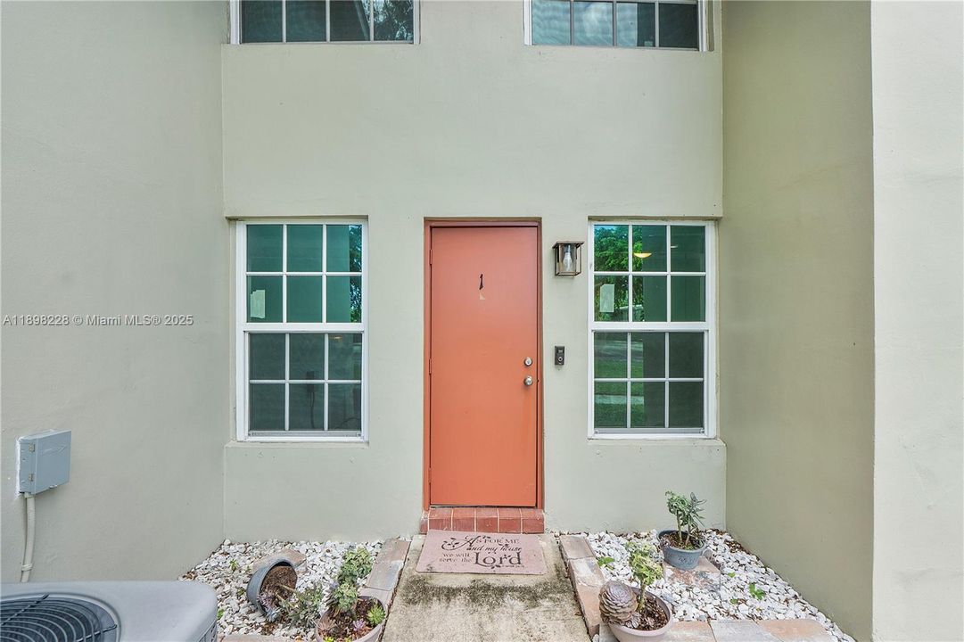 En Venta: $275,000 (4 camas, 3 baños, 2170 Pies cuadrados)