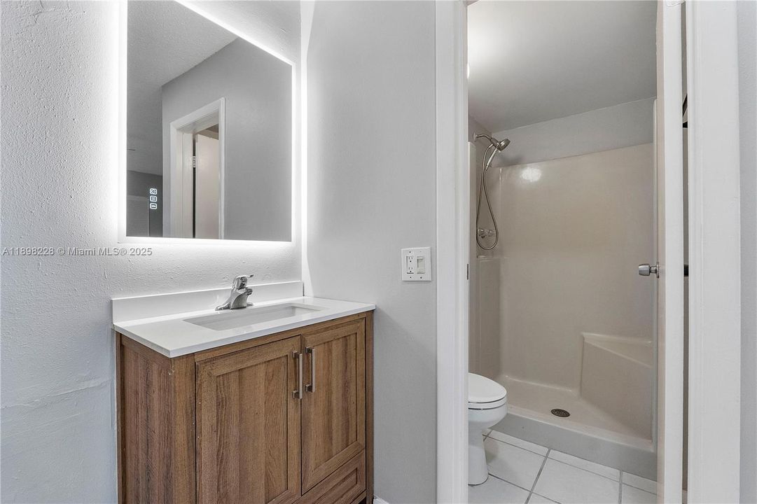 En Venta: $275,000 (4 camas, 3 baños, 2170 Pies cuadrados)