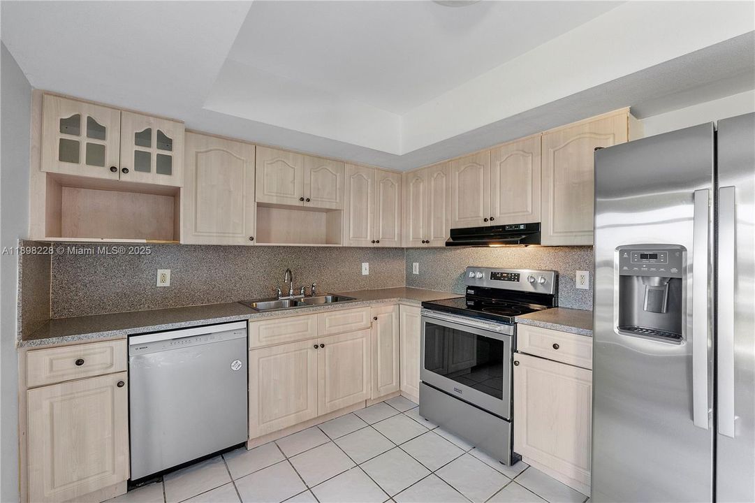 En Venta: $275,000 (4 camas, 3 baños, 2170 Pies cuadrados)