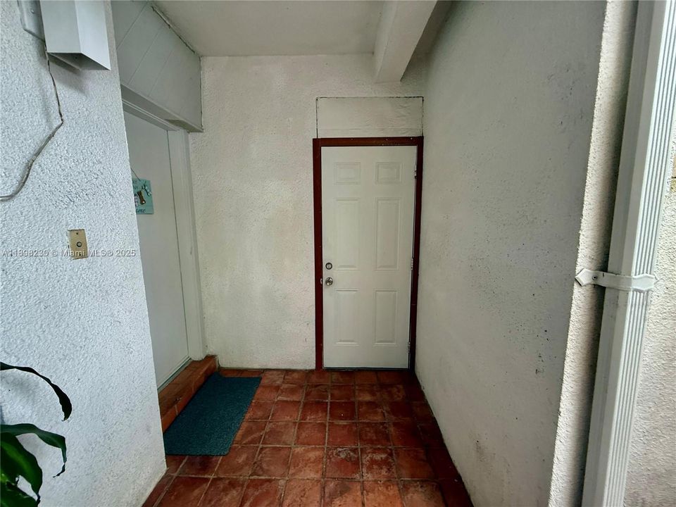 Под контрактом: $1,900 (1 спален, 1 ванн, 860 Квадратных фут)