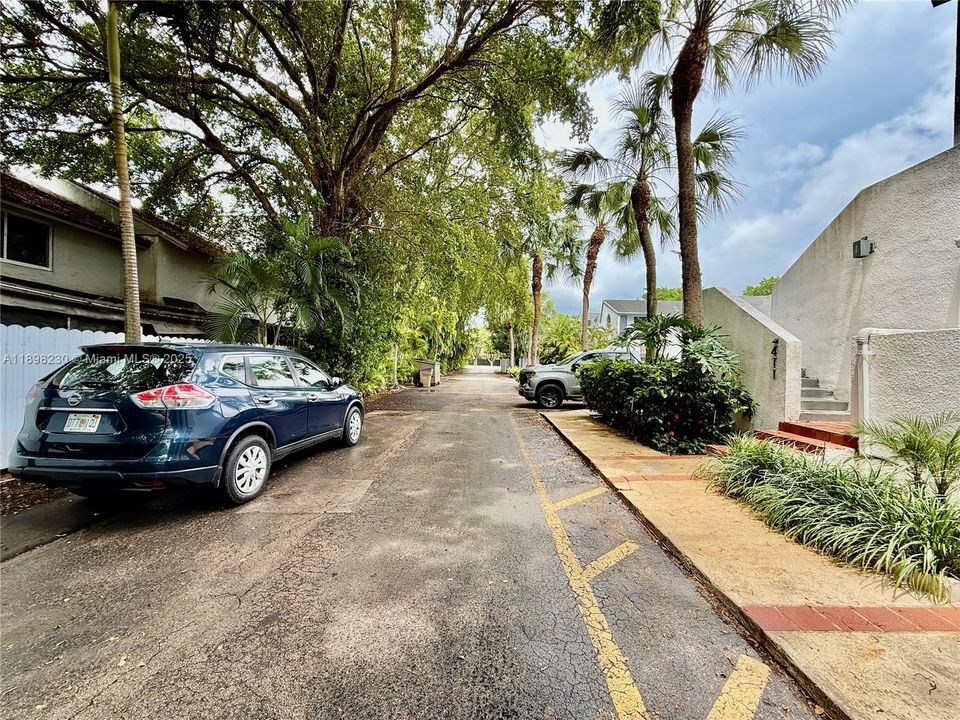 Под контрактом: $1,900 (1 спален, 1 ванн, 860 Квадратных фут)