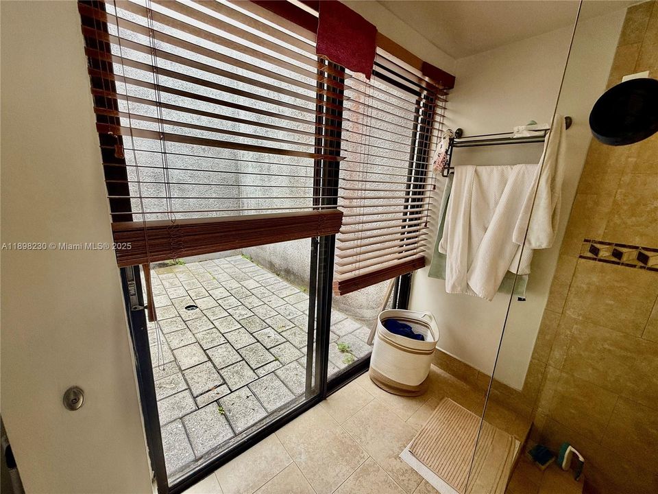 Под контрактом: $1,900 (1 спален, 1 ванн, 860 Квадратных фут)