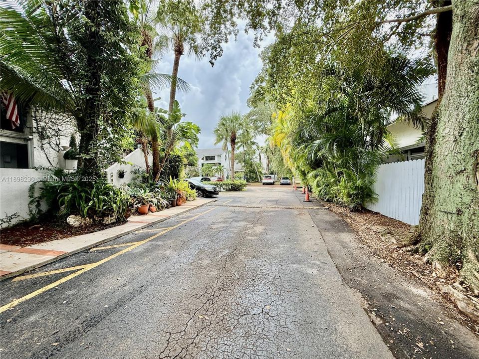 Под контрактом: $1,900 (1 спален, 1 ванн, 860 Квадратных фут)