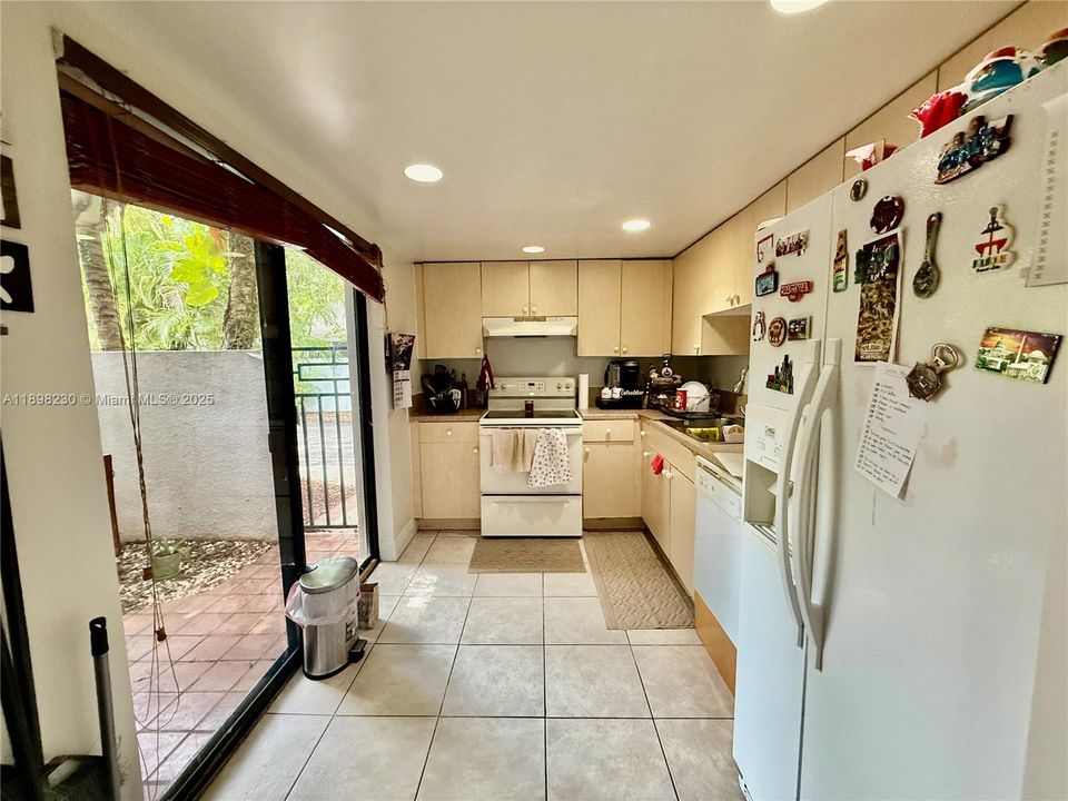 Под контрактом: $1,900 (1 спален, 1 ванн, 860 Квадратных фут)