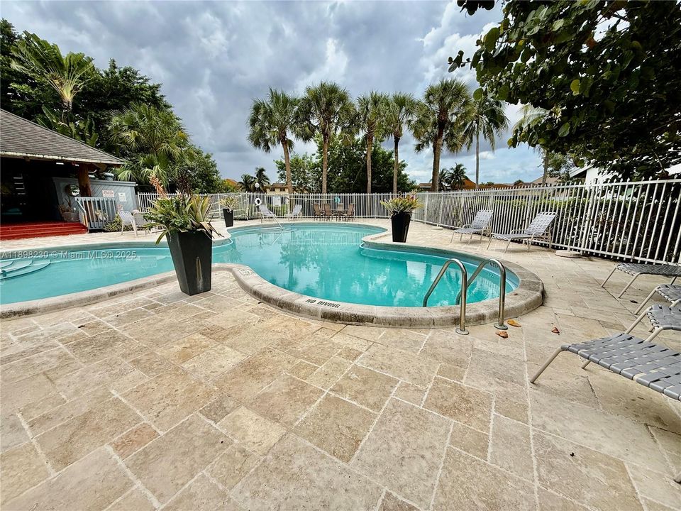 Под контрактом: $1,900 (1 спален, 1 ванн, 860 Квадратных фут)