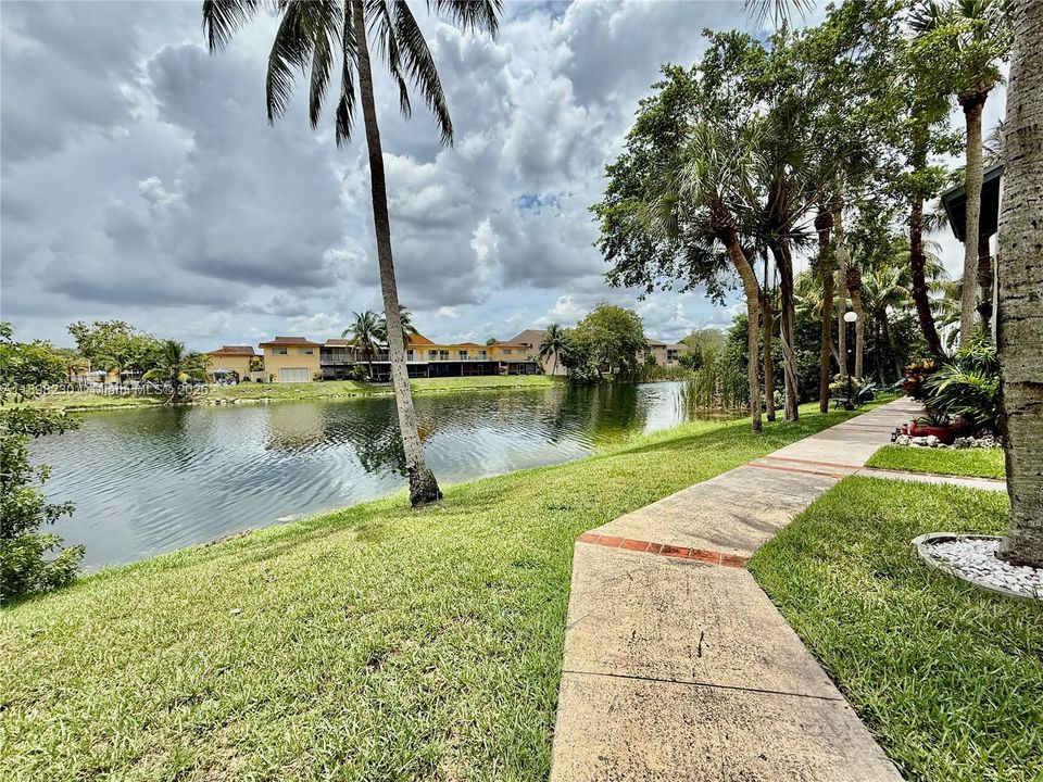 Под контрактом: $1,900 (1 спален, 1 ванн, 860 Квадратных фут)